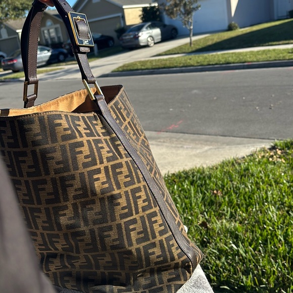 Fendi bag great condition - Picture 5 of 11